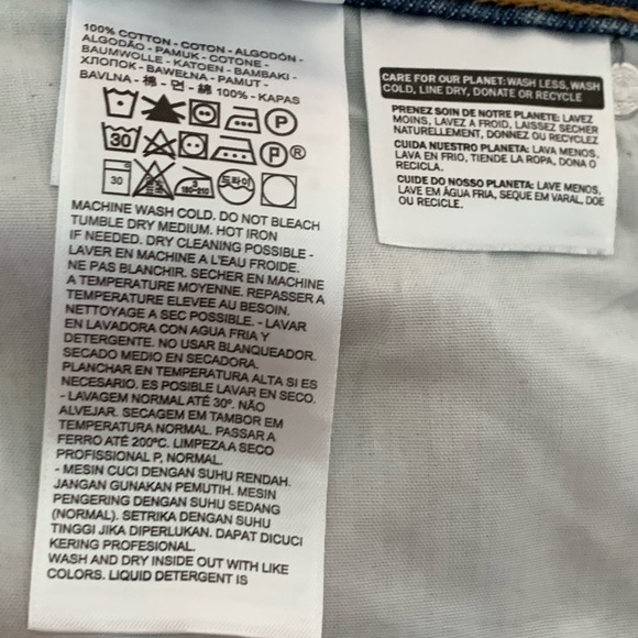 Levi’s deconstructed denim mini skirt size 8 NWT - Picture 10 of 11